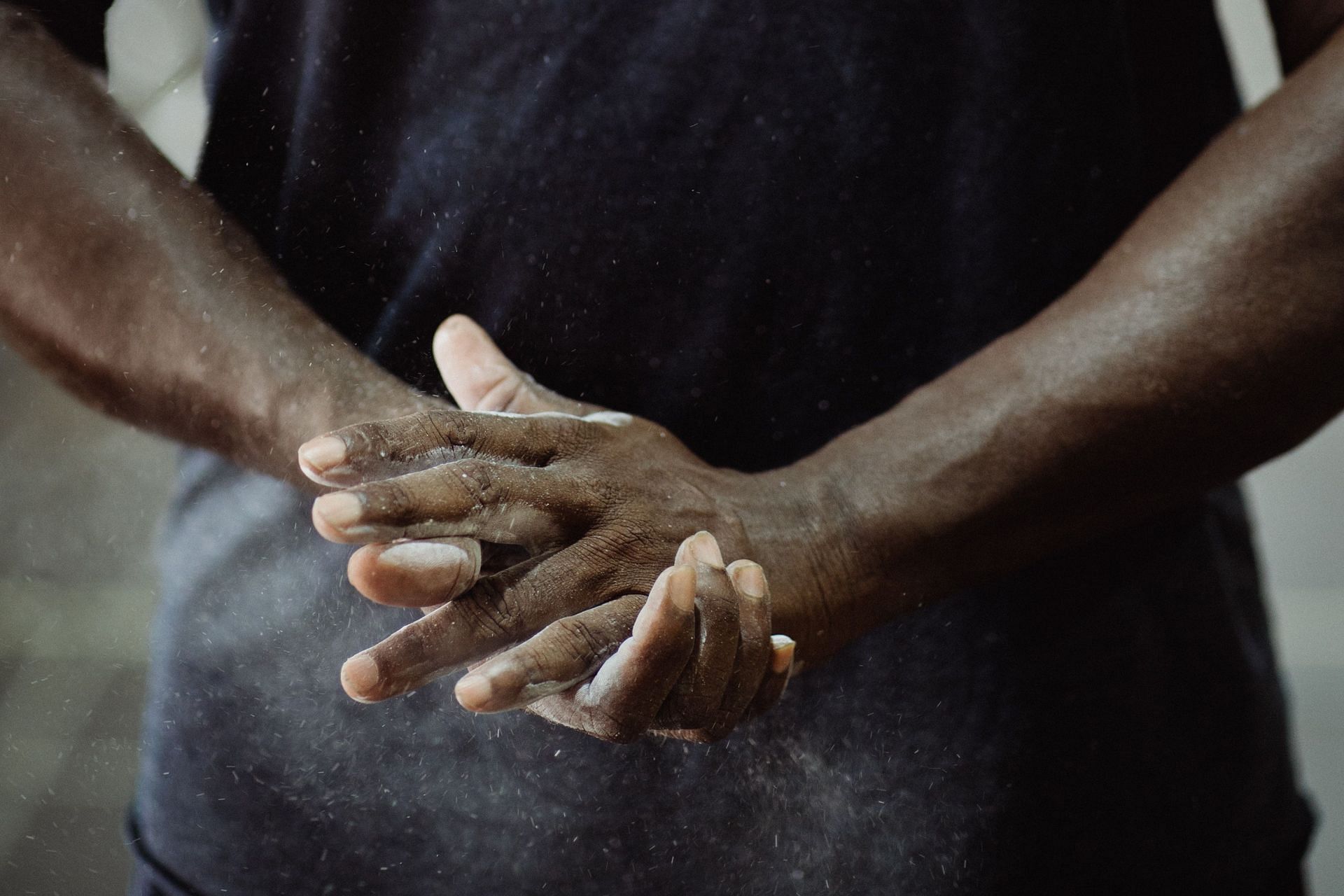 Plays an important role in hydration. (Image via Pexels / Ketut Subiyanto)